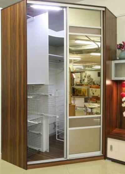 Шкаф-купе угловой с наполнением