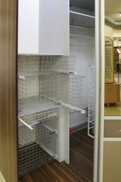 Шкаф-купе угловой с наполнением