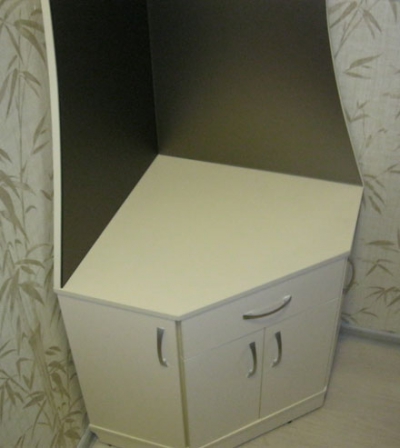 Открытая вешалка с тумбой