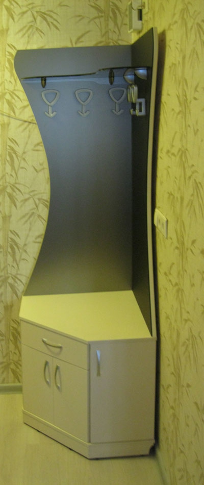 Открытая вешалка с тумбой